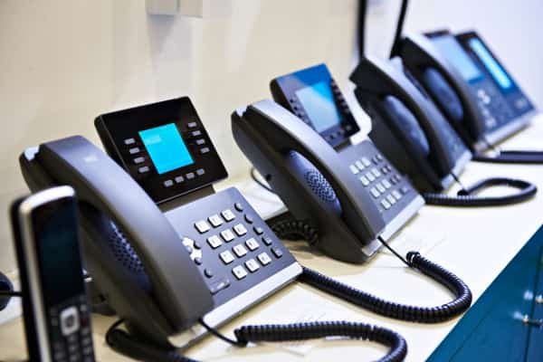 مقایسه سیستم ویپ (VoIP) با تلفن ثابت کابلی